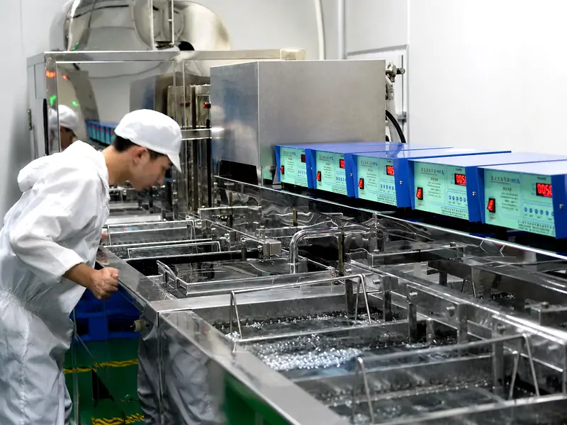 Ultrasonic cleaning process for optical glass